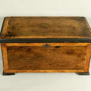 Music Bx, Antique , with British Coat of Arms